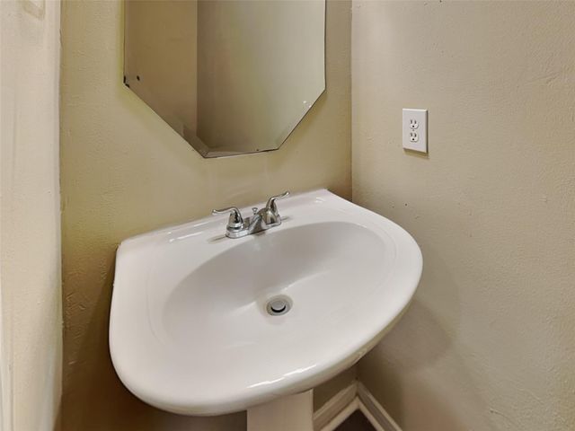 11911 Lakewood Hills Drive, Tomball, TX 77377