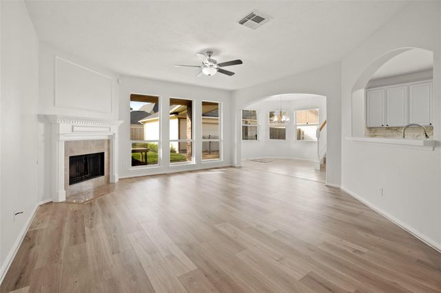 308 Meadow Trail Court, Friendswood, TX 77546