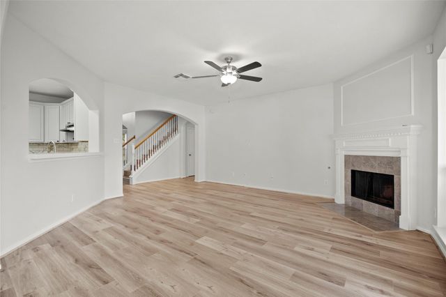 308 Meadow Trail Court, Friendswood, TX 77546