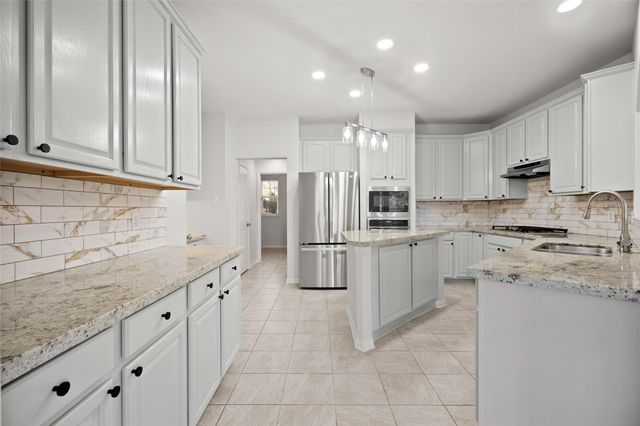 308 Meadow Trail Court, Friendswood, TX 77546