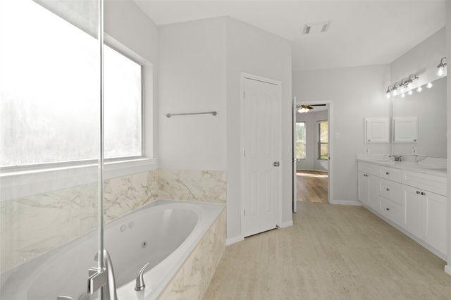 308 Meadow Trail Court, Friendswood, TX 77546