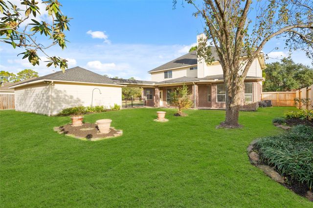 308 Meadow Trail Court, Friendswood, TX 77546