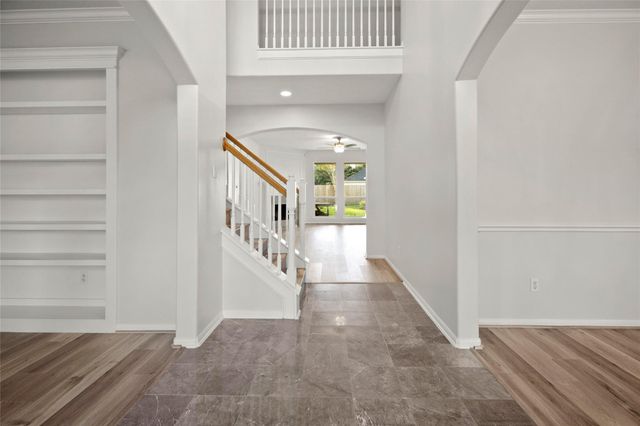 308 Meadow Trail Court, Friendswood, TX 77546