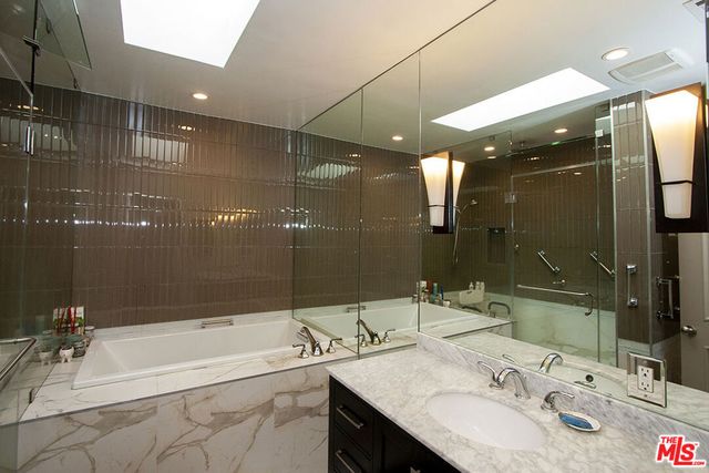 1173 S Point View Street, Los Angeles, CA 90035