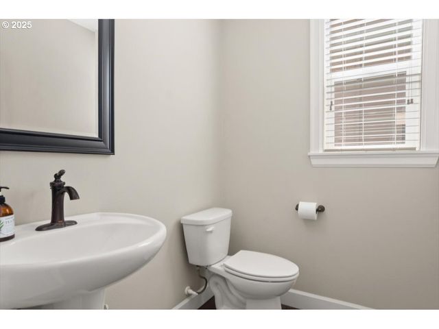 2964 Nw PARKHURST Ter, Portland, OR 97229