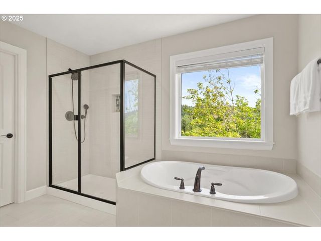 2964 Nw PARKHURST Ter, Portland, OR 97229