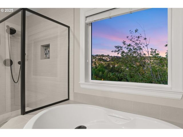 2964 Nw PARKHURST Ter, Portland, OR 97229