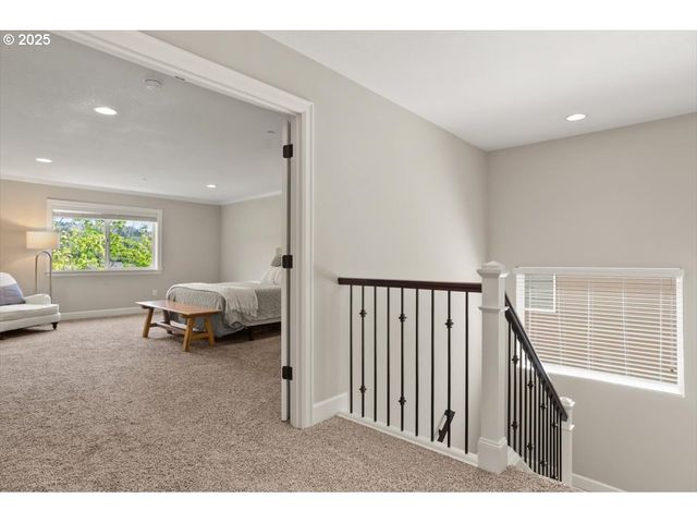 2964 Nw PARKHURST Ter, Portland, OR 97229