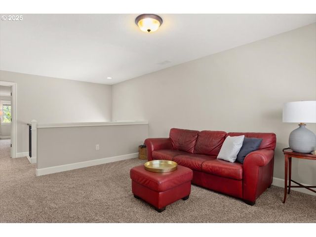 2964 Nw PARKHURST Ter, Portland, OR 97229