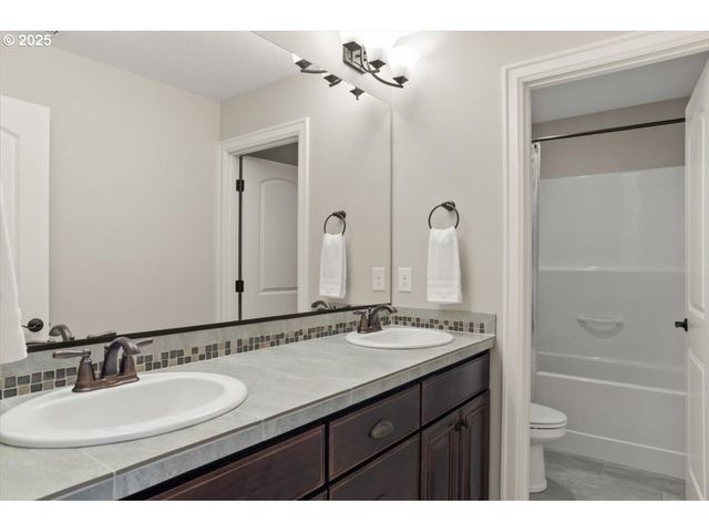 2964 Nw PARKHURST Ter, Portland, OR 97229
