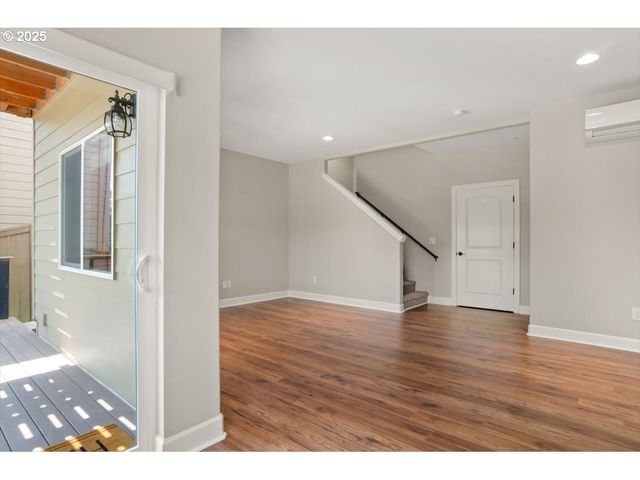 2964 Nw PARKHURST Ter, Portland, OR 97229