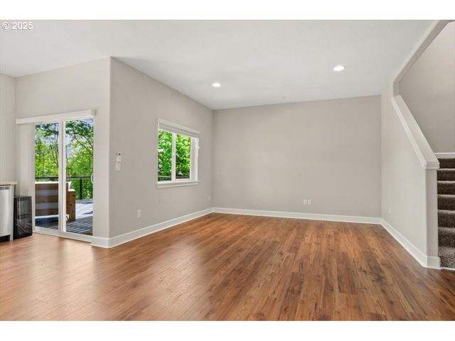 2964 Nw PARKHURST Ter, Portland, OR 97229