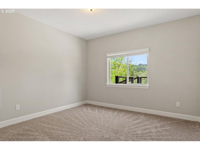 2964 Nw PARKHURST Ter, Portland, OR 97229
