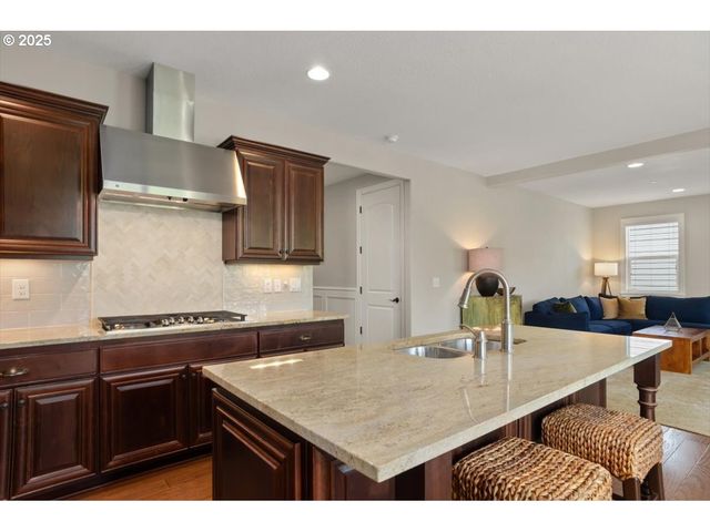 2964 Nw PARKHURST Ter, Portland, OR 97229