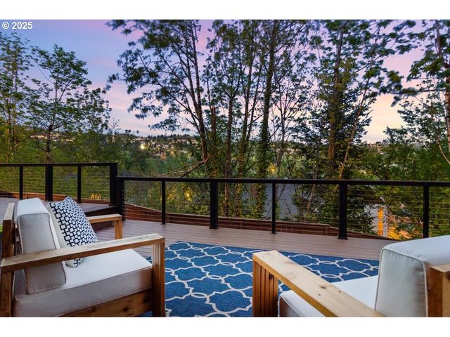 2964 Nw PARKHURST Ter, Portland, OR 97229