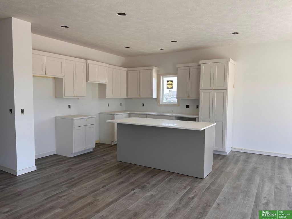 20963 Ogden Street, Elkhorn, NE 68022