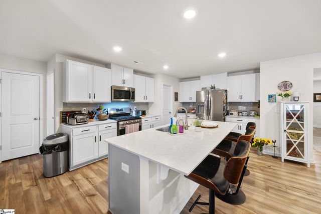 1917 Landrow Lane, Boiling Springs, SC 29316