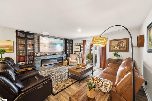 1917 Landrow Lane, Boiling Springs, SC 29316