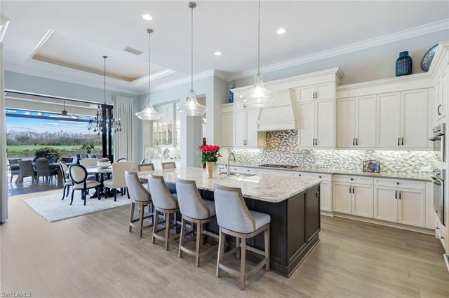 8998 Arrezo CT, Naples, FL 34119