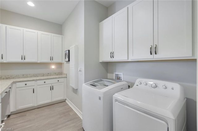 8998 Arrezo CT, Naples, FL 34119