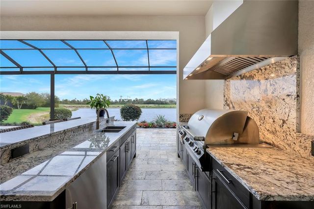 8998 Arrezo CT, Naples, FL 34119