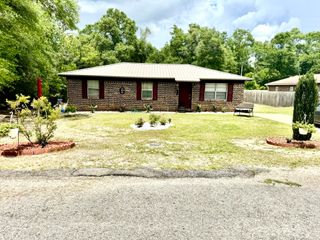 136 Juniper Lake Road, Defuniak Springs, FL 32433
