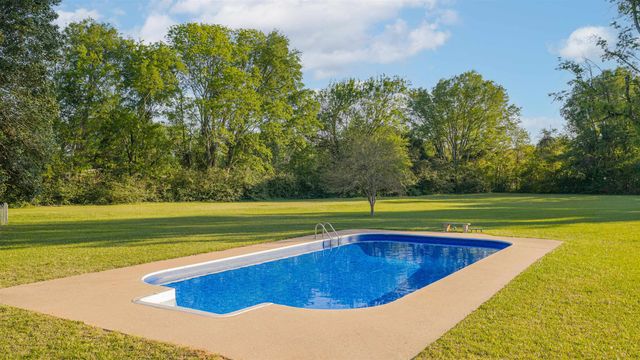 1129 Garden Dr, Longview, TX 75603