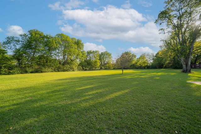 1129 Garden Dr, Longview, TX 75603