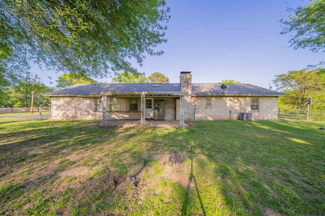 1129 Garden Dr, Longview, TX 75603