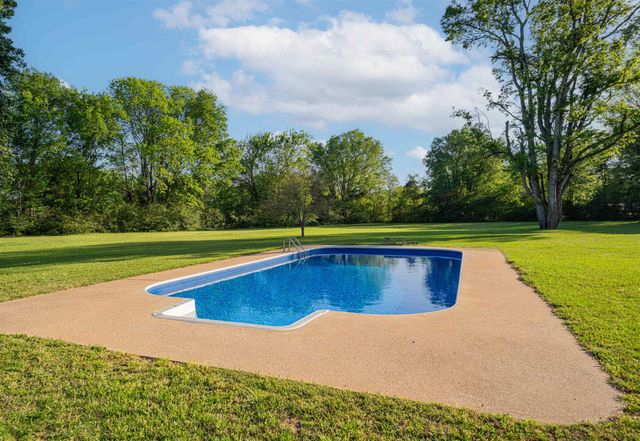 1129 Garden Dr, Longview, TX 75603