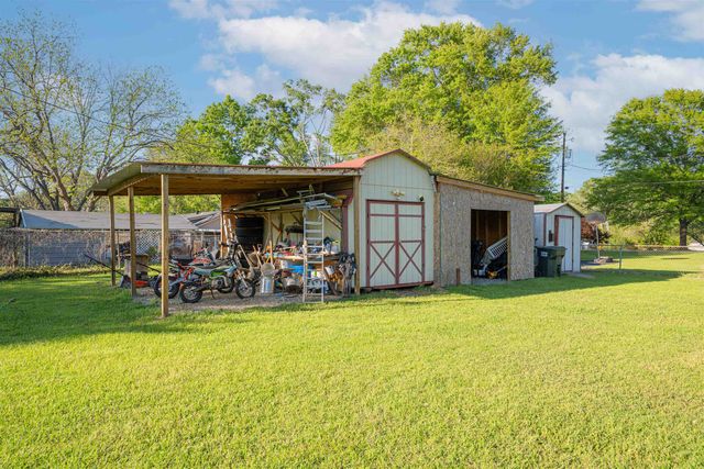 1129 Garden Dr, Longview, TX 75603