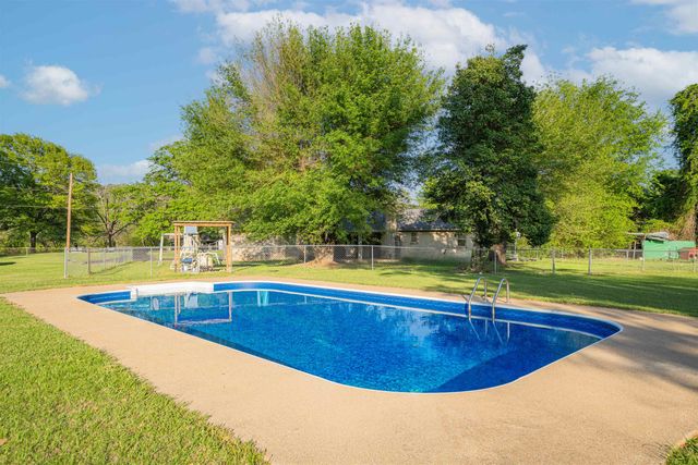 1129 Garden Dr, Longview, TX 75603