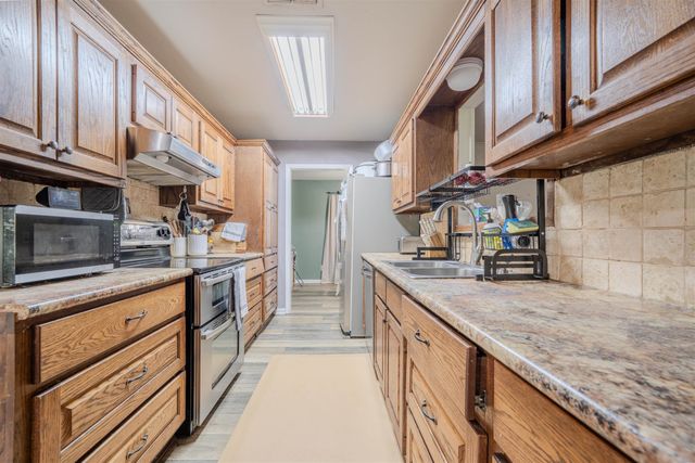 1129 Garden Dr, Longview, TX 75603