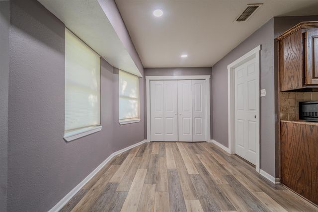 1129 Garden Dr, Longview, TX 75603