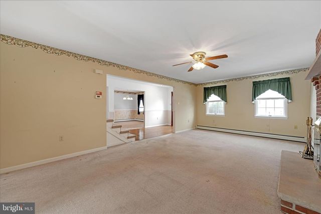 19 FOX HOLLOW RD, Pottsville, PA 17901