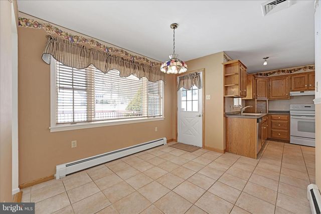 19 FOX HOLLOW RD, Pottsville, PA 17901