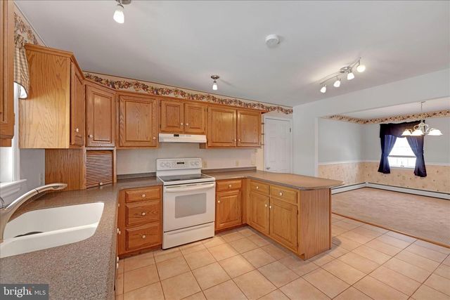 19 FOX HOLLOW RD, Pottsville, PA 17901