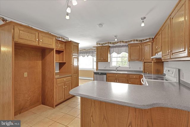 19 FOX HOLLOW RD, Pottsville, PA 17901