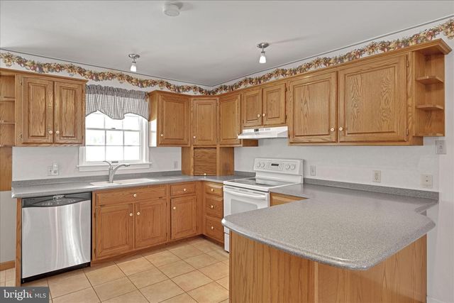 19 FOX HOLLOW RD, Pottsville, PA 17901