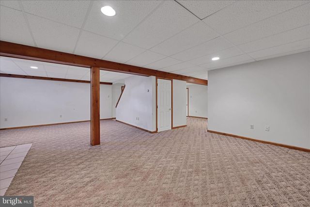 19 FOX HOLLOW RD, Pottsville, PA 17901