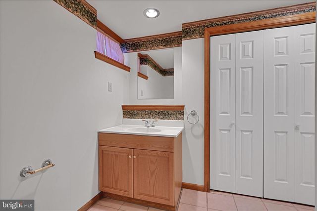 19 FOX HOLLOW RD, Pottsville, PA 17901