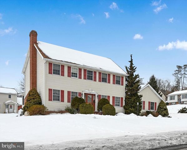 19 FOX HOLLOW RD, Pottsville, PA 17901