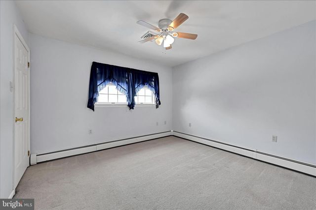 19 FOX HOLLOW RD, Pottsville, PA 17901