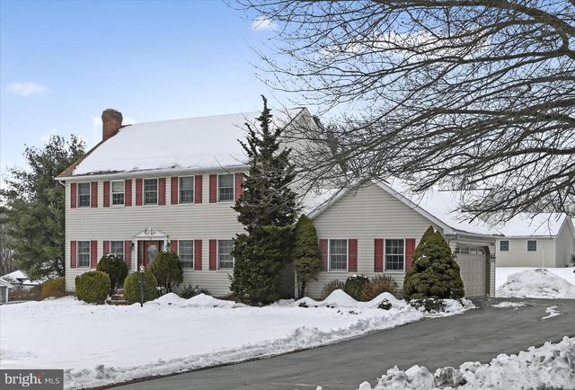 19 FOX HOLLOW RD, Pottsville, PA 17901