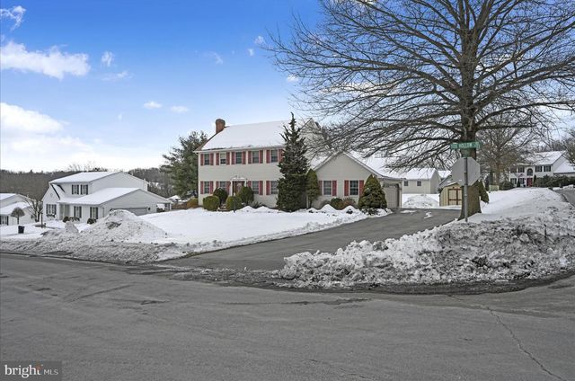 19 FOX HOLLOW RD, Pottsville, PA 17901