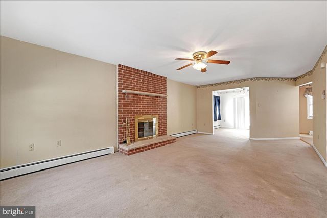 19 FOX HOLLOW RD, Pottsville, PA 17901