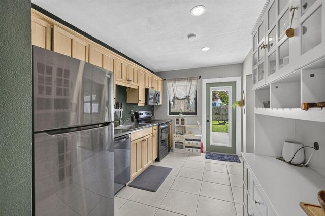 110 NW 56th Street, Oakland Park, FL 33309