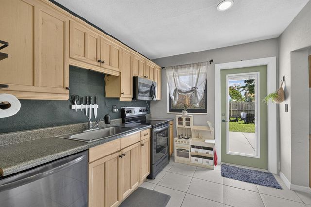 110 NW 56th Street, Oakland Park, FL 33309