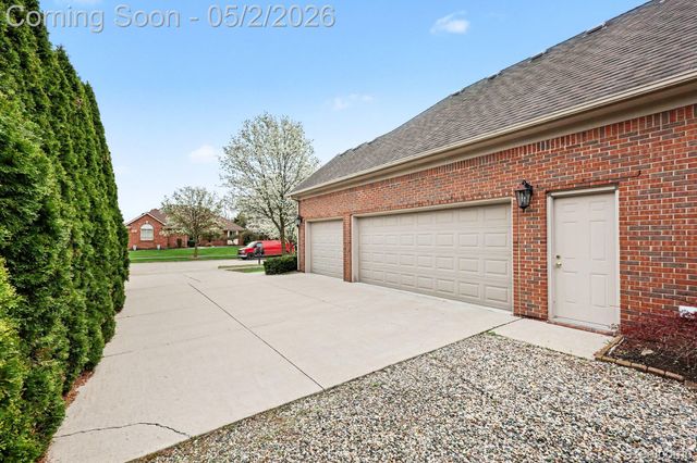 13823 Blue Beech Lane, Shelby Charter Township, MI 48315
