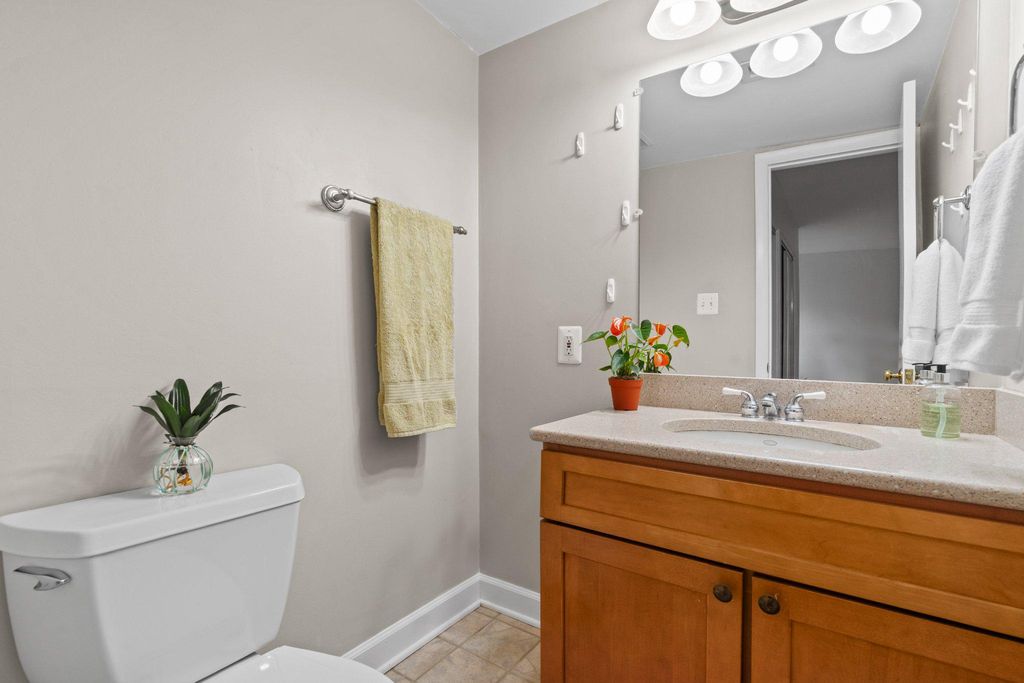 Image 13 of property listing at 9804 GEORGIA AVE #23-302, Silver Spring, MD 20902